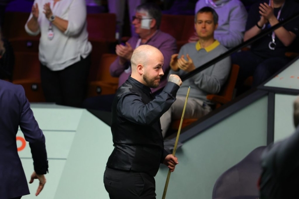 Snooker-WM 2023: Luca schlägt Ronnie 13:10